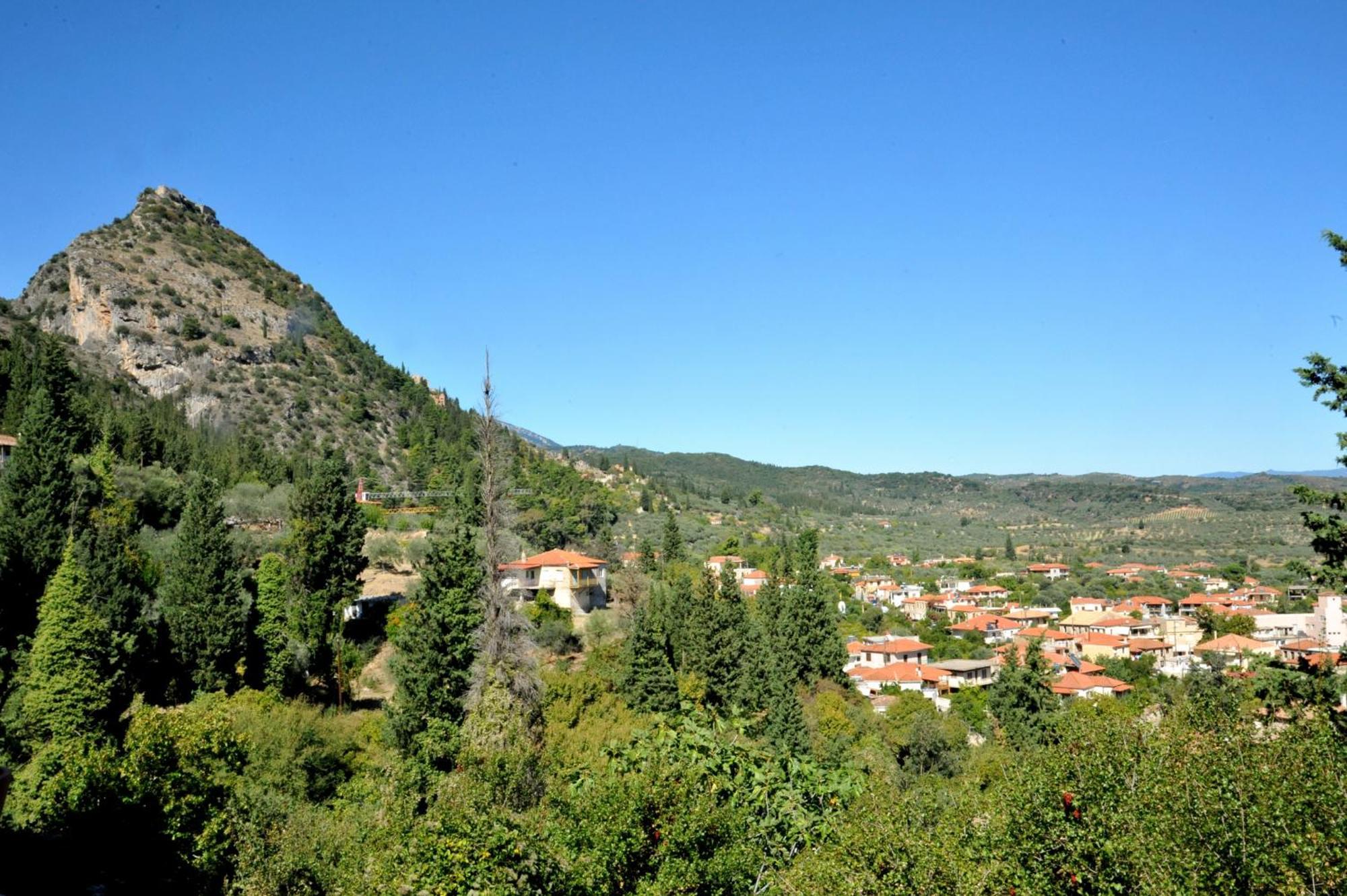 Elegant Stone Mansion In Historic Mystras Apartment Exterior photo